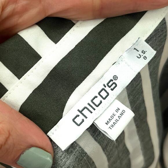 Chicos No Iron Abstract Button Down Tunic Shirt Medium/1 Long Sleeve Geometric - Picture 7 of 8